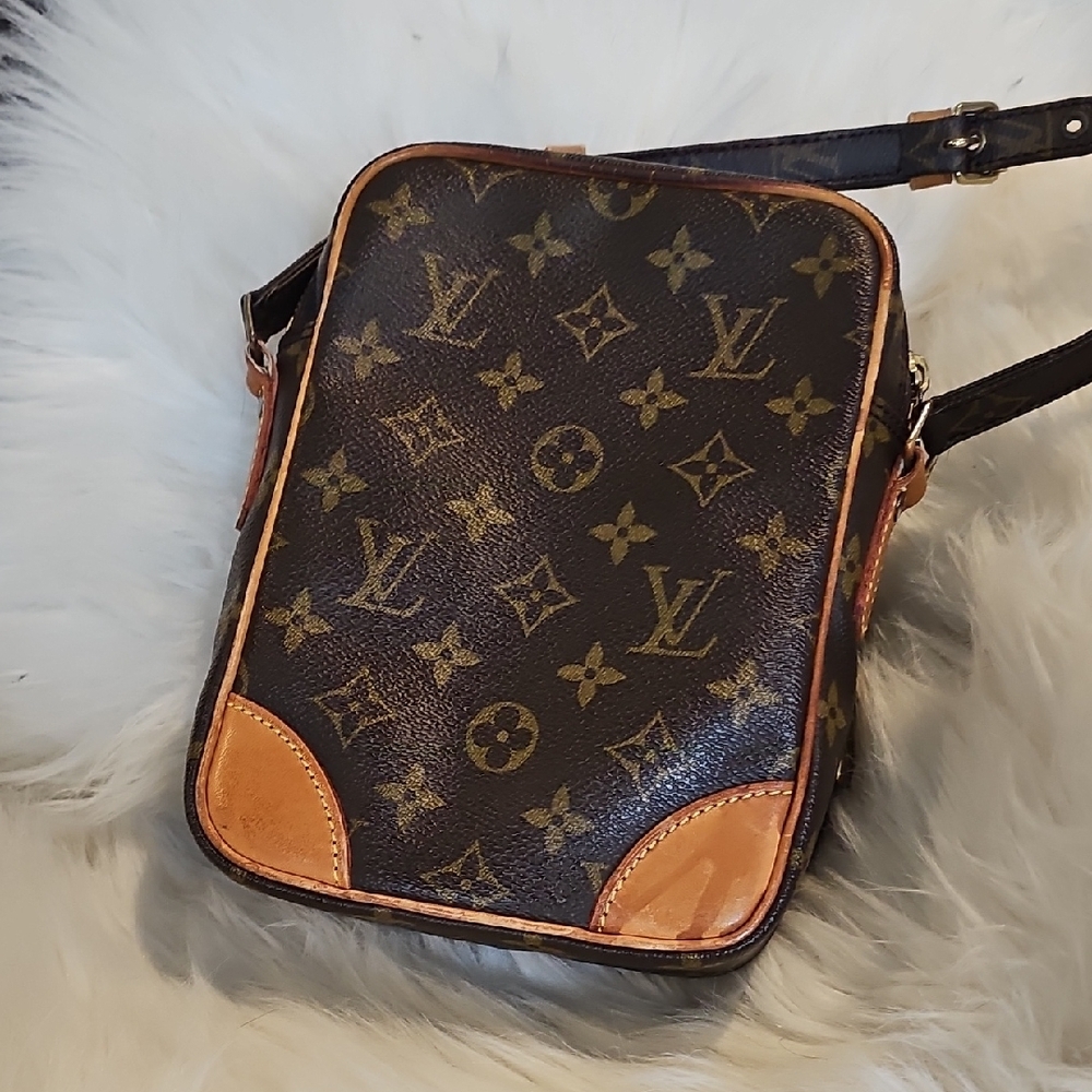 Louis Vuitton Amazone Monogram Crossbody Bag - Picture 5 of 12